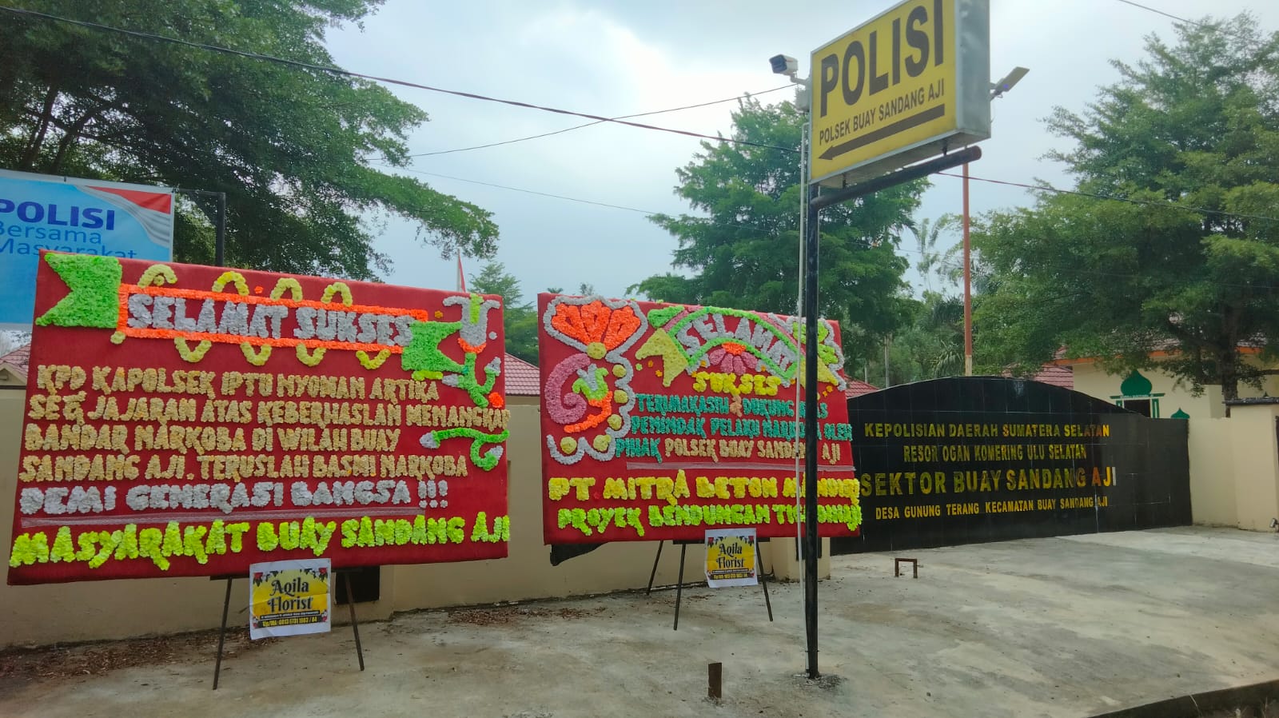 Mapolsek Buay Sandang Aji Banjir Karangan Bunga, Bupati Abusama Dan Warga Apresiasi Penangkapan Pengedar Narkoba